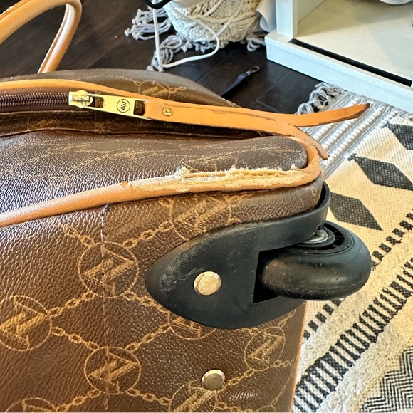 Adrienne Vittadini Travel Luggage Duffle 22” Wheels and Pull Handle - Picture 10 of 11